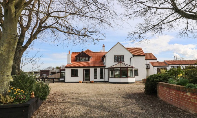 West Heslerton House | FARM COTTAGE, pet friendly, character holiday cottage in Rillington