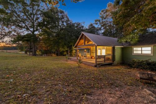 LaFayette House | Farm Experience in a Beautiful Log Cabin