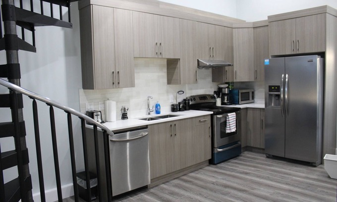 West Abbotsford Other | Farm & Garden Retreat, Spacious Loft in Aldergrove