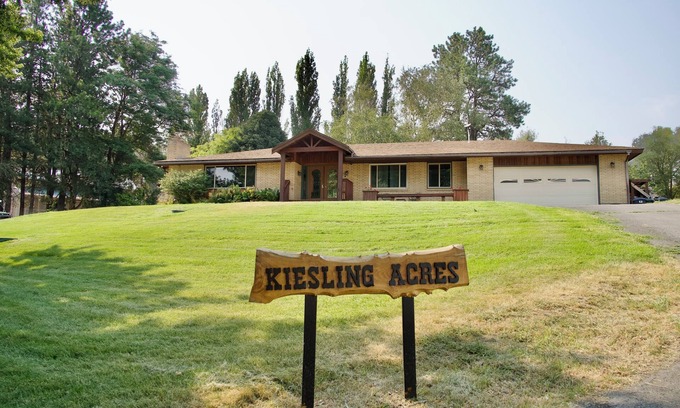 Mica House | Farm Getaway with hot tub and private indoor heated pool