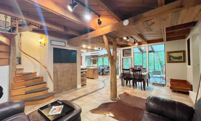 Millersville Cabin | Farm House at Rock Ridge Retreat