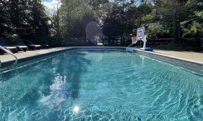 Three Oaks House | Farm house, loft & guest house Heated Pool Ponds Screened Gazebo Bocce court