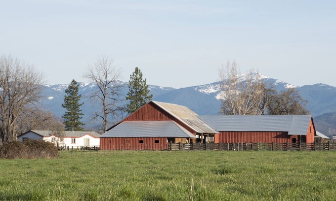 Hornbrook House | Farm House on the Klamath River
