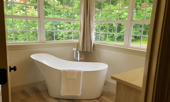 Pine Grove Other | Farm House stay with soaking tub and hot tub barn