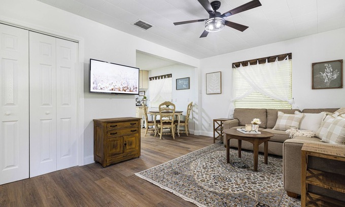 Alva House | Farm-ish Getaway 2-bedroom house in tranquil Alva surrounded by nature!