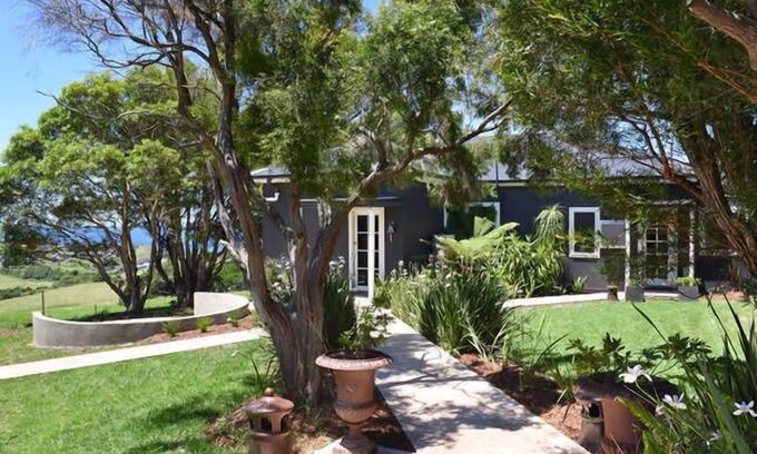 Kiama Heights Cottage | Farm on the Sea. Ocean Views. Whales. Unlike any other