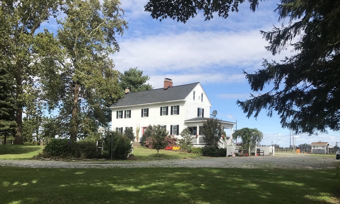 Little Creek House | Farm stay at Marshtown