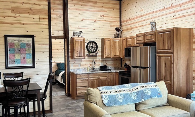 Winfred House | Farm Stay Close to I-90 and Sioux Falls. Hunting dogs allowed for extra fee