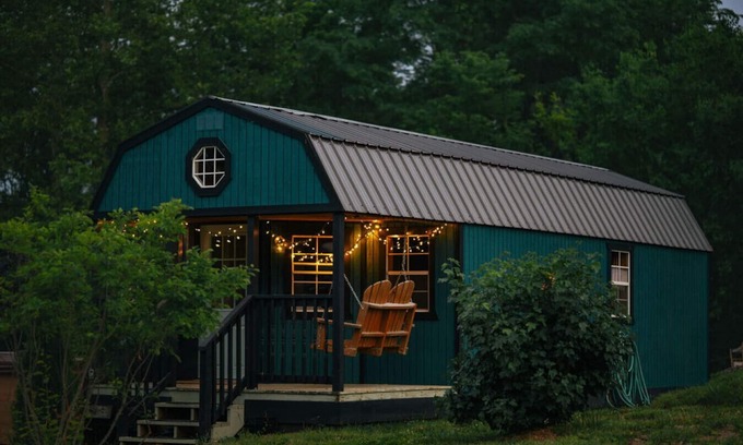West Newton Cabin | Farm stay. Hot tub. Pond Nature views near dwntwn