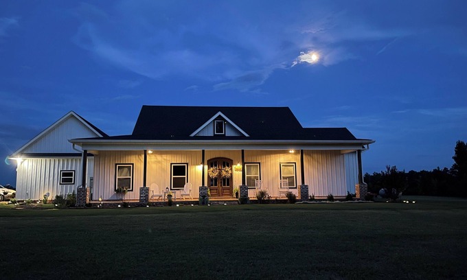 Jack Apartment | Farmcharm- Cozy, Comfortable, Close