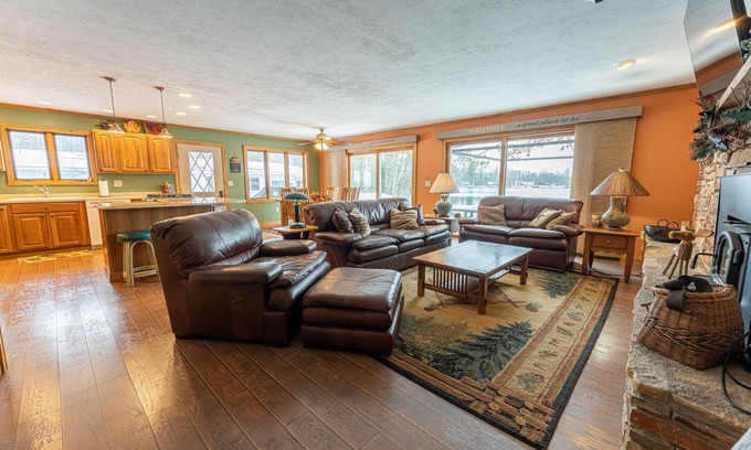 Grand Marais House | Farmer Lake Lodge: Fall Adventures Begin Here – Scenic Drives, Bonfires & More!