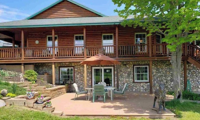 Williamsburg House | Farmhome Close to Great Lakes Equestrian Festival