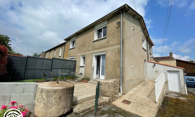 Saint-Aubin-des-Ormeaux Cottage | Farmhouse Stay Near Puy du Fou: Relaxing Rural Retreat with Terrace and Modern Amenities