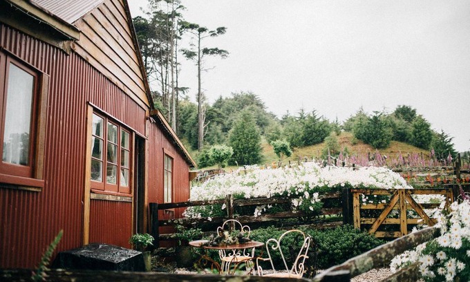 Puhoi House | Farmhouse ∙ 1 bedroom ∙ 2 guests