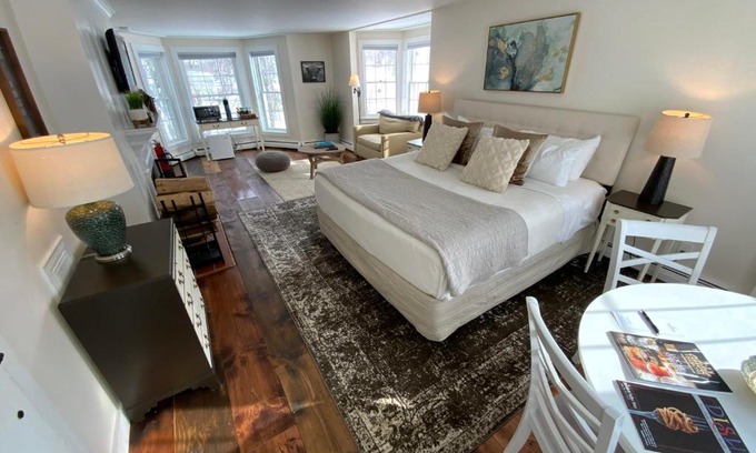 West Dover House | Farmhouse 3 - Farm Road Estate - 3mi to Mt Snow