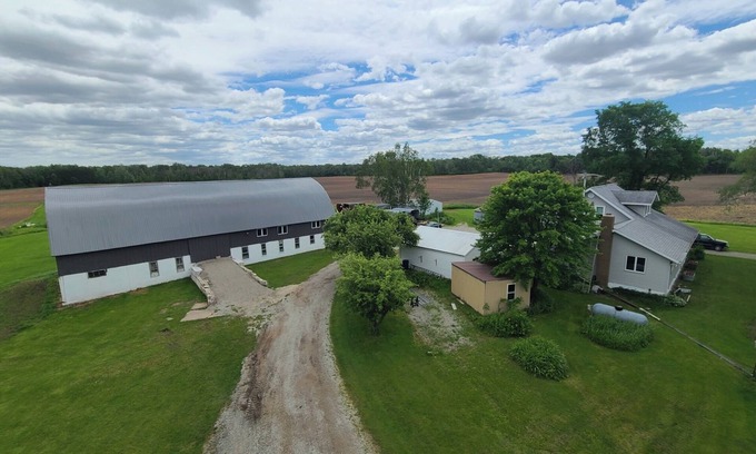 Cicero Other | Farmhouse 30 minutes from Lambeau Field and Appleton 50 minutes to EAA Oshkosh