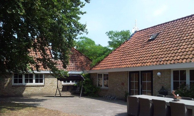 Oldeberkoop House | Farmhouse, 8-12 Pers, relaxation and rest, wheelchair friendly, free WiFi