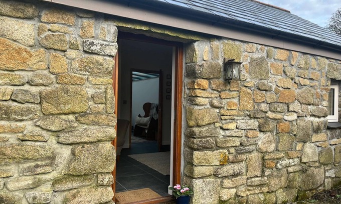 Saint Breward House | Farmhouse Annexe With Home-cooked Breakfast