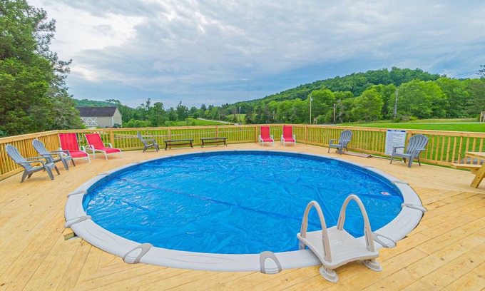 Farmington Other | Farmhouse at Fernstone | 4BR, 1.5BA, Pool & Hot Tub