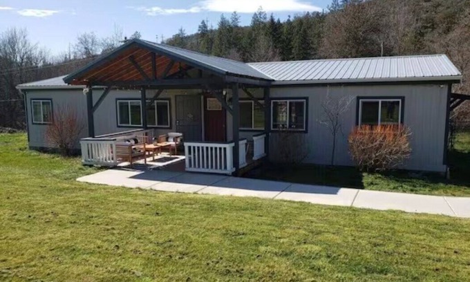Ruch Other | Farmhouse Bliss Escape to Nature