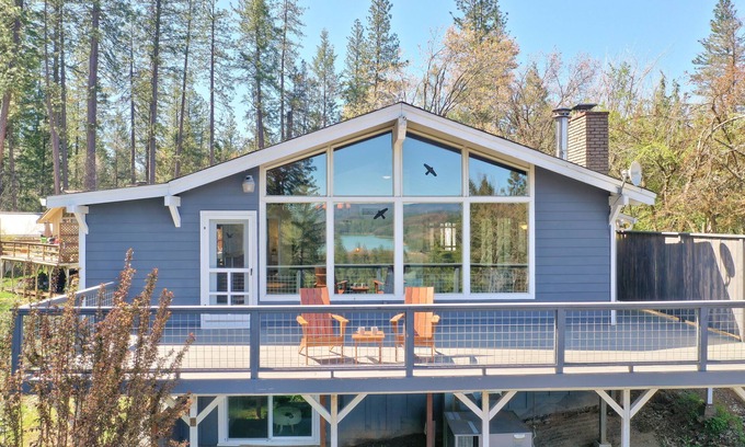 Colfax Ski Chalet | Farmhouse cabin with spectacular lake view