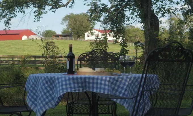 Pratts Other | Farmhouse close to Wedding venues, Wineries, breweries, shops. Dogs welcome!