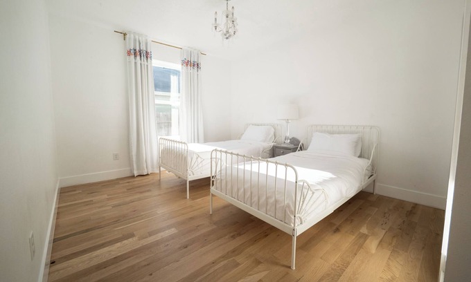 Nampa House | Farmhouse Comfort in Nampa! Relax and unwind!