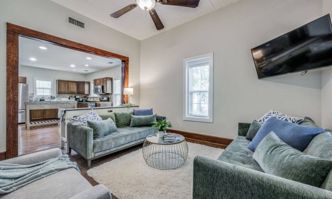 Justin Other | Farmhouse cuteness in Quaint Justin Tx, Walk to old town and enjoy! n