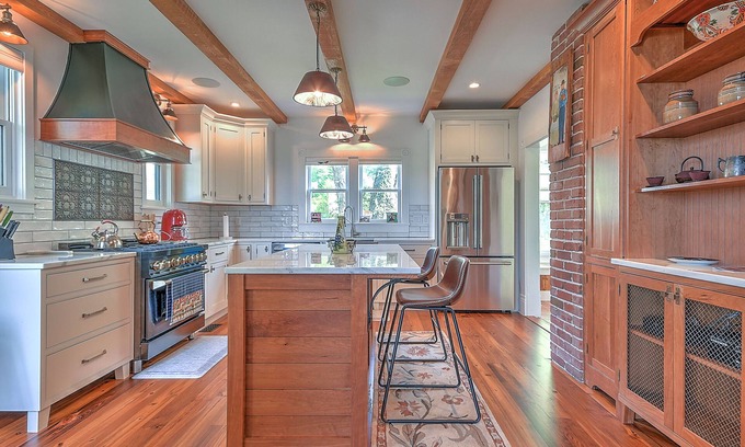 Abingdon House | Farmhouse great location.