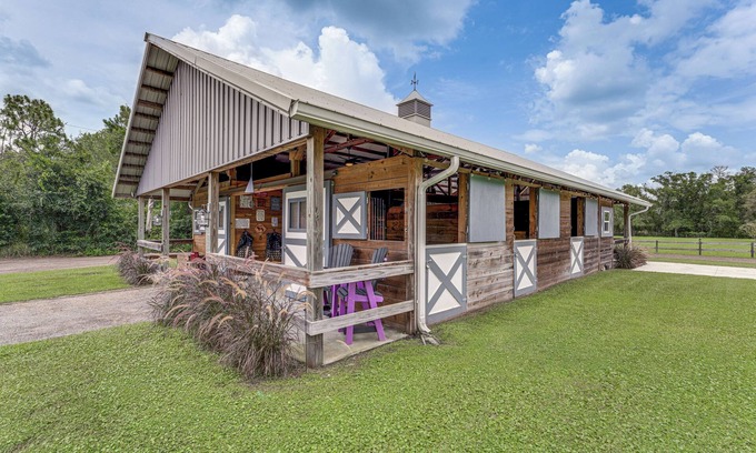Four Corners House | Farmhouse Hideaway w/Covered Patio in Kissimmee
