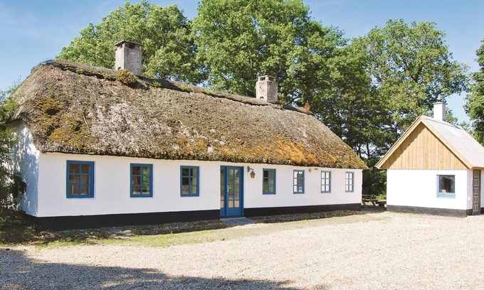 Brande House | Farmhouse idyll with reed roof.