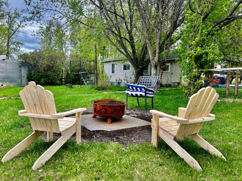 Division No. 11 House | Farmhouse in Alberta