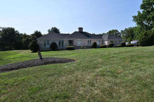 Ono House | Farmhouse in Hershey