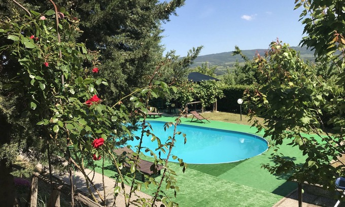 Montenero House | Farmhouse in the Countryside