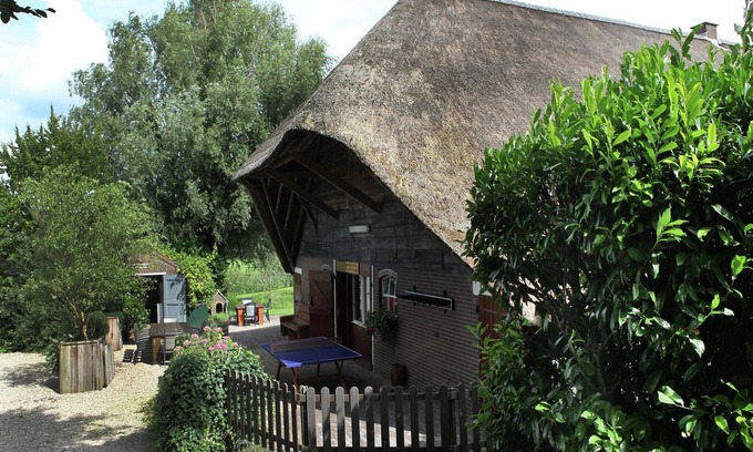 Oosterwijk Other | Farmhouse in Oosterwijk by River Linge