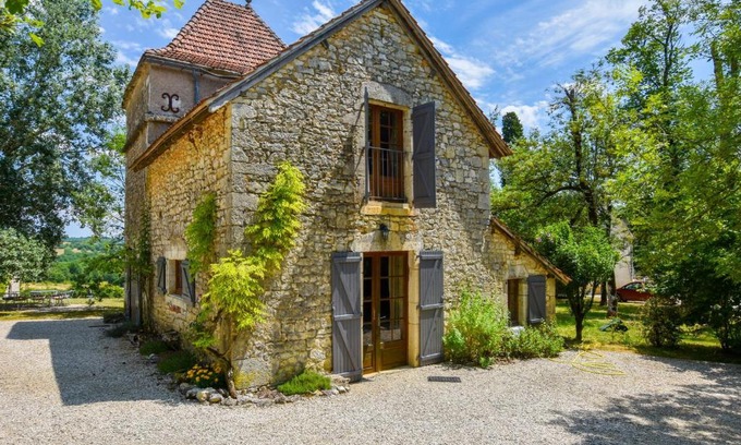 Saint-Cernin House | Farmhouse in Saint-Cernin with Pool & Views