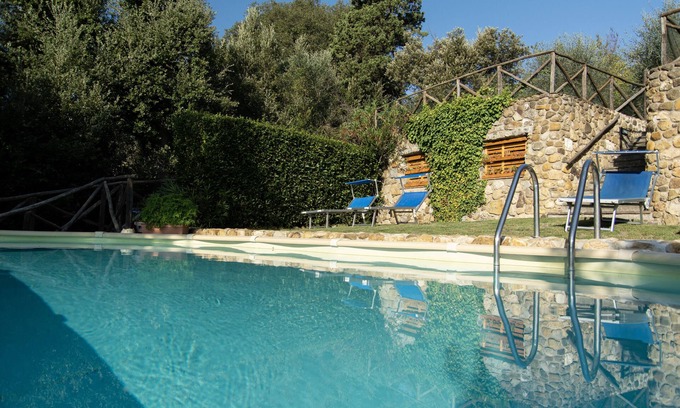 Murlo House | Farmhouse in the greenery of the Tuscany countryside with private pool and view