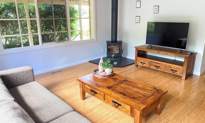 Hastings Other | Farmhouse in the heart of wine country with sea views and 10 mins to the beach