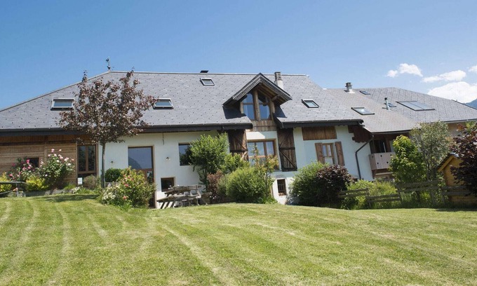 Mercury Villa | Farmhouse in the heart of the mountains