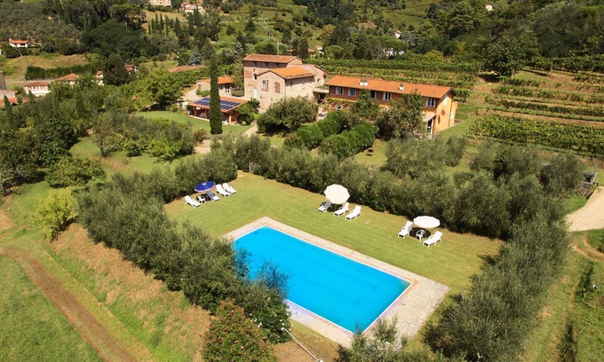 Nocchi House | Farmhouse La Gianna - Apartment in the hills - Beach club in Viareggio included