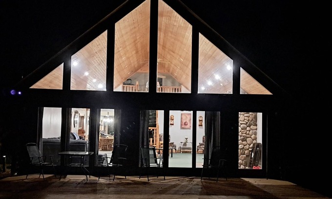 Highland Other | Farmhouse Lodge, Private 4-bedroom, Hot tub, Massage Chair, spacious, AC 5G,