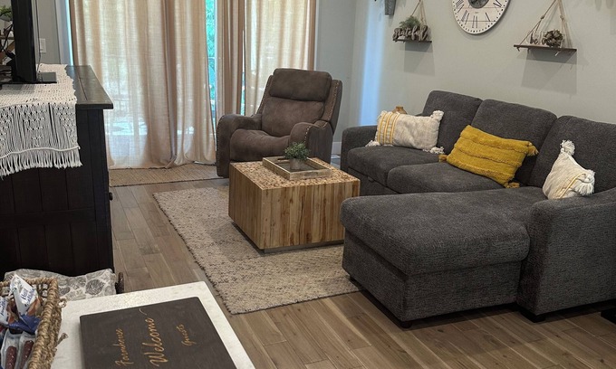 Knoxville Apartment | Farmhouse Loft Retreat
