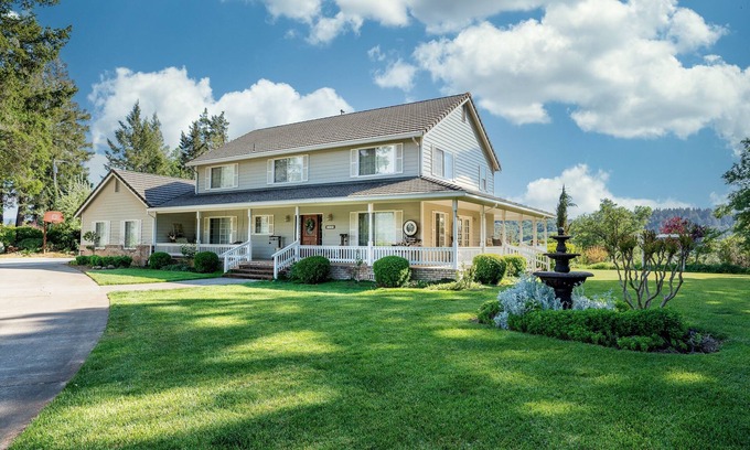 Redwood Valley House | Farmhouse on Vineyard