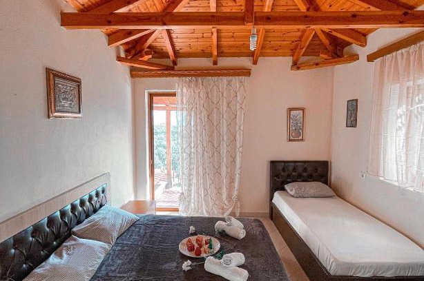 Qeparoi i Siperm Apartment | FarmHouse Qeparo