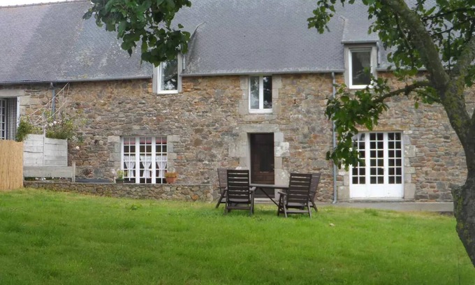 Pommerit-le-Vicomte House | Farmhouse renovated in the Breton tradition
