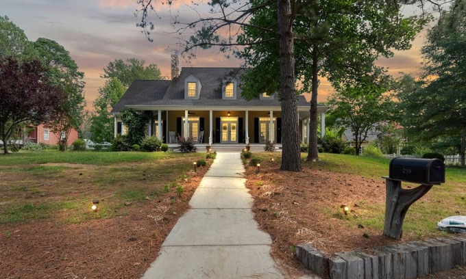 New Hill Apartment | Farmhouse Retreat-Event Venue