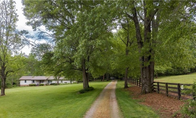 Chattahoochee Hills House | Farmhouse retreat near Serenbe