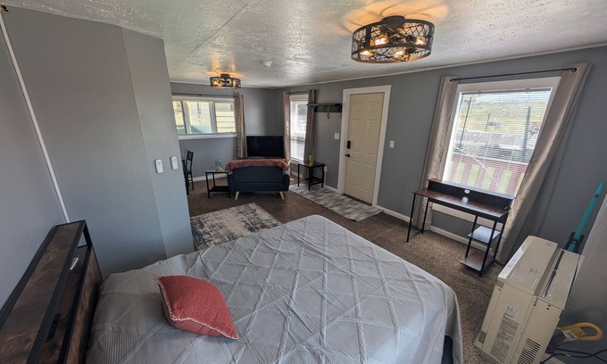 Walkerville Apartment | Farmhouse Studio just minutes from uptown.