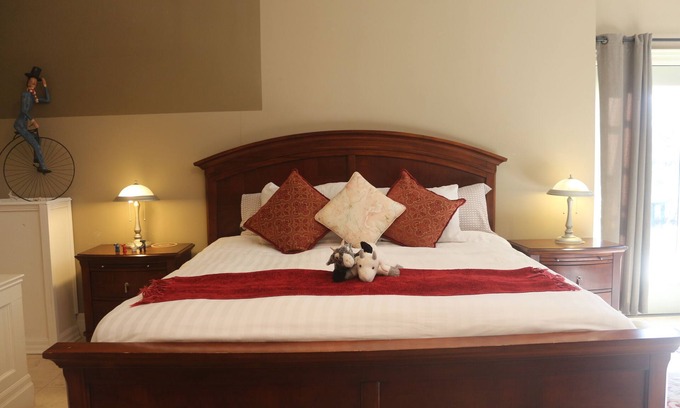 Port Hope Bed & Breakfast | Farmhouse Suite at Haute Goat Farm in historic Port Hope 1 hour from Toronto