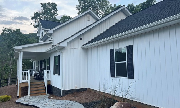 Franklin Other | Farmhouse w/amazing views, game room, fast wifi, new and modern